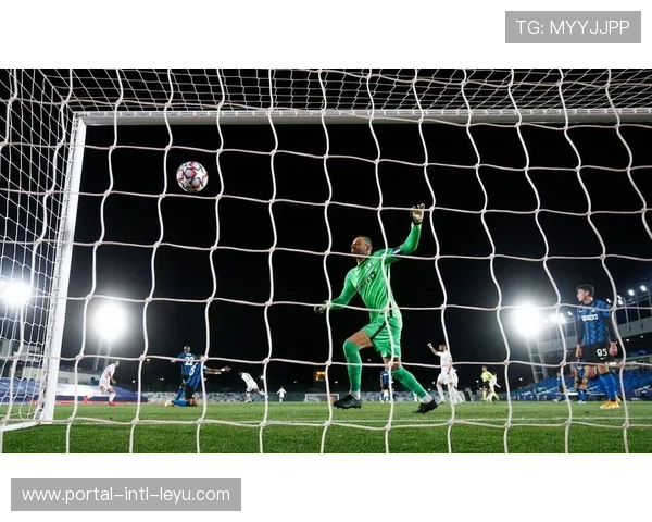 欧冠教育项目:青少年足球培训中的攻防基础培养 欧冠教育项目:青少年足球培训中的攻防基础培养